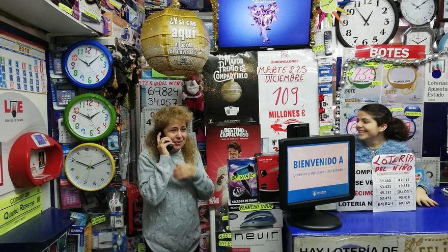 María Juan Ponte, gerente del bazar Tokyo, cuando ha recibido la llamada de la Administración Central