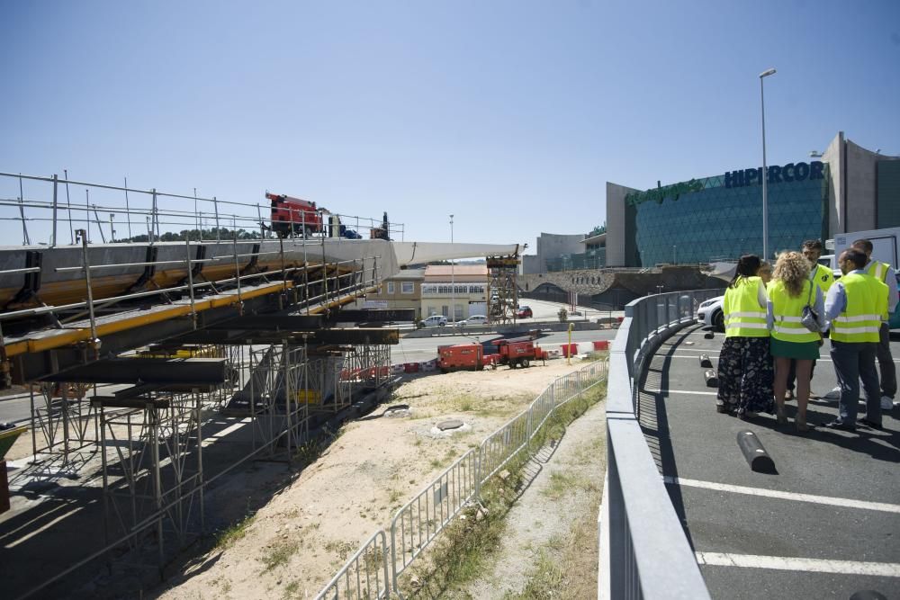 La estructura, de 200 metros de longitud,  se pondrá a disposición de los vecinos este verano para mejorar la movilidad y seguridad vial en el entorno.