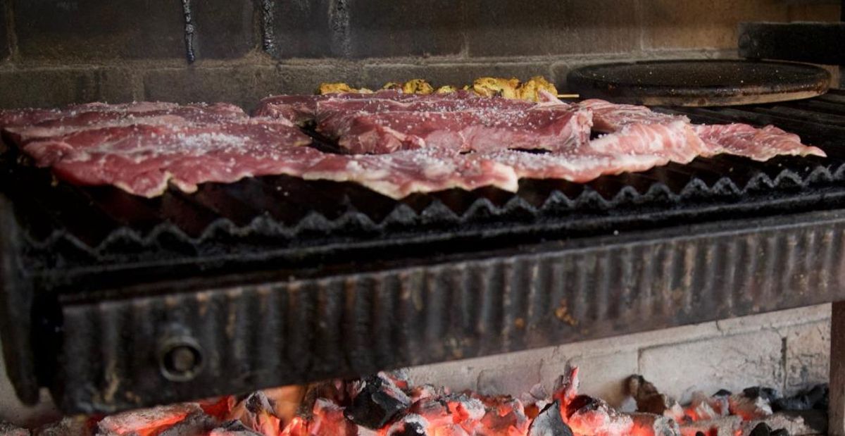 La carne a la brasa, un imprescindible en la carta de la Venta Pazo.