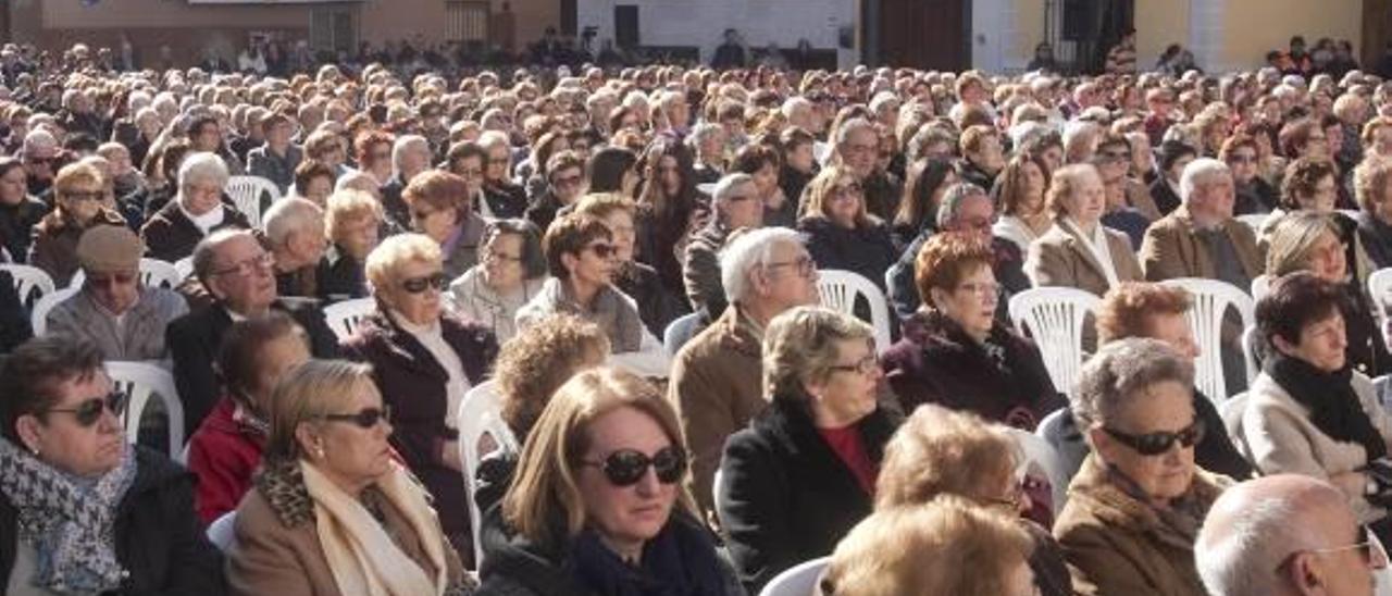 Los fieles muestran un año más su afecto hacia la figura de la Beata