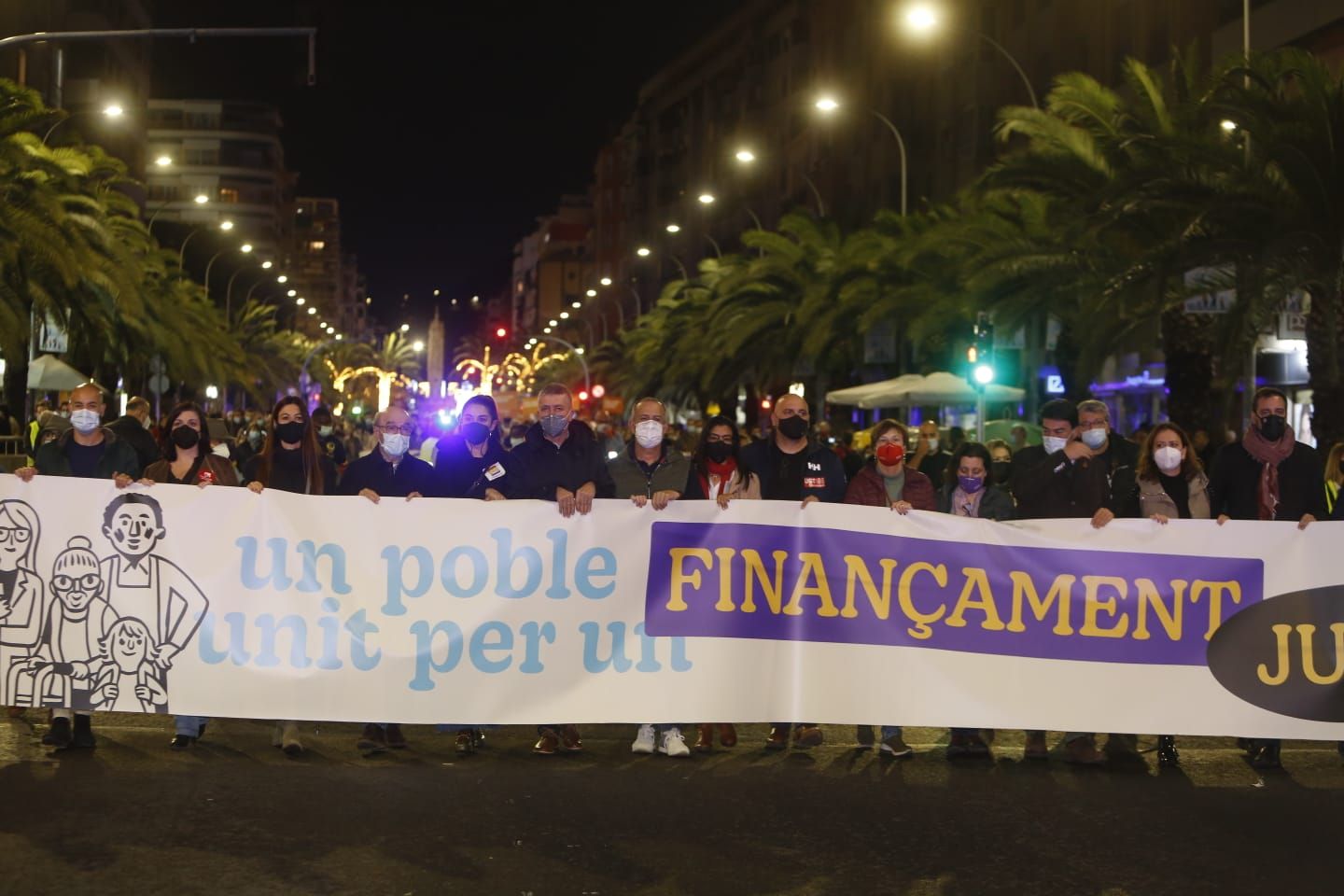 Alicante sale a la calle para exigir al Estado una mayor financiación de la Comunidad Valenciana