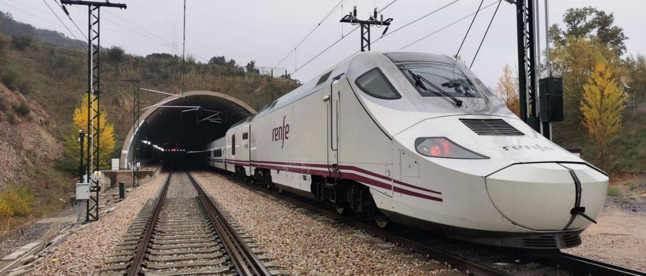 El Talgo S730, en pruebas de homologación por la Variante. | LNE