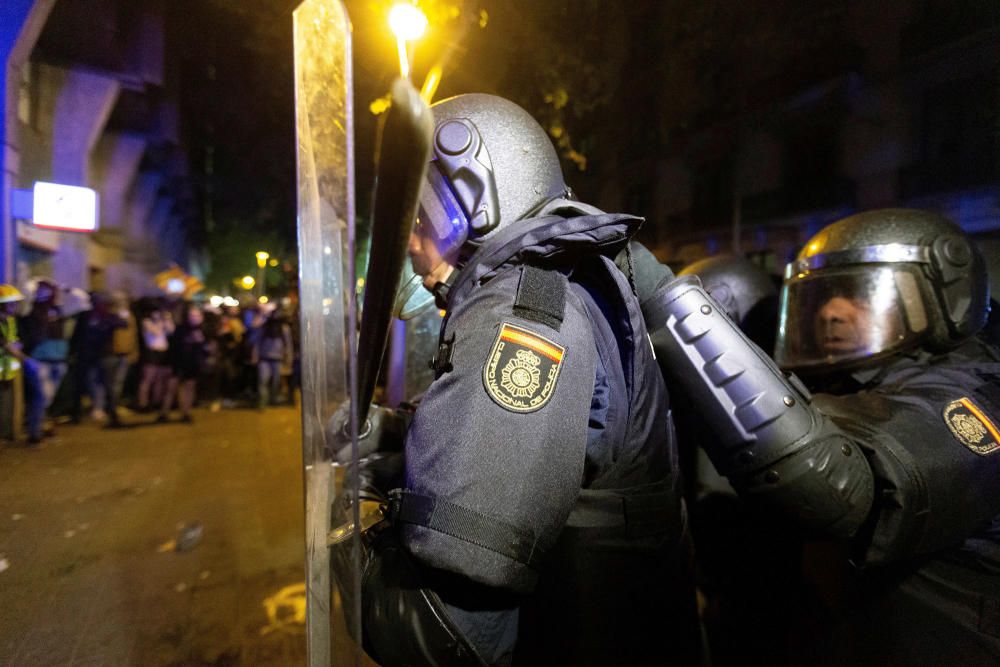 Cargas policiales en la Delegación del Gobierno