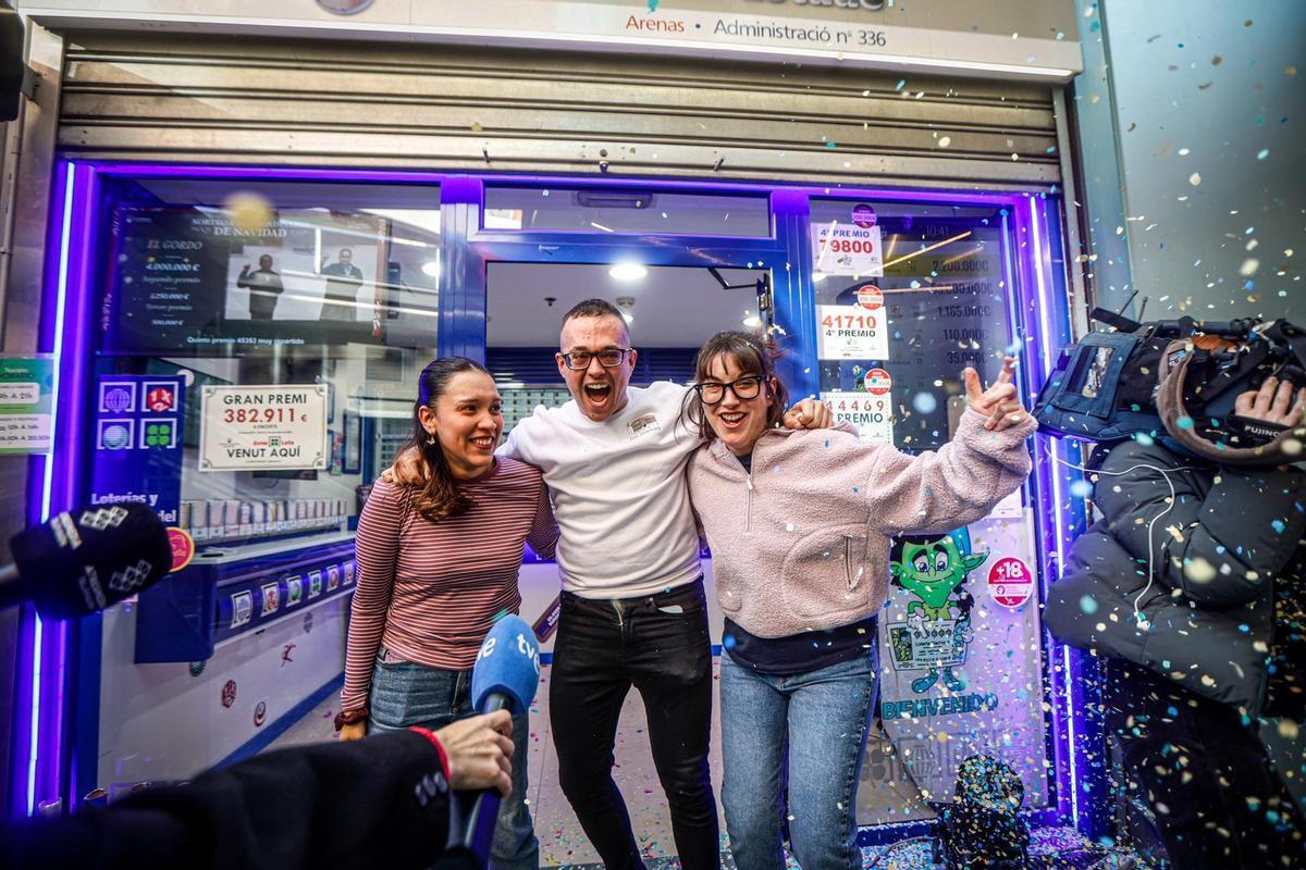 Un lotero de Las Arenas vende cuatro quintos premios de la Lotería de Navidad