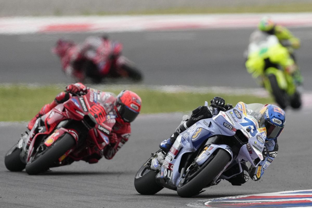 Spains Alex Marquez of the BK8 Gresini Racing MotoGP Team, right, and Spains Marc Marquez of Ducati Lenovo Team compete during the Moto GP race in Termas de Rio Hondo circuit, Argentina, Sunday, March 16, 2025. (AP Photo/Gustavo Garello)