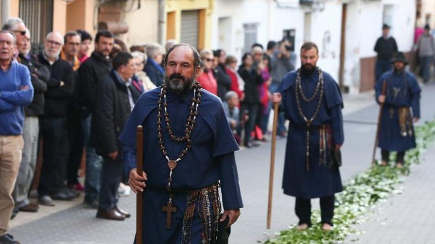 Les Useres renueva su promesa y los ‘pelegrins’ caminan a Sant Joan