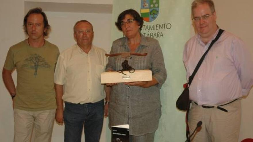 Jesús Losada, José Ramón San Primitivo, la ganadora Emilia Oliva García y Joan Gomper.