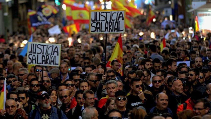 Miles de agentes han salido de la Puerta del Sol.