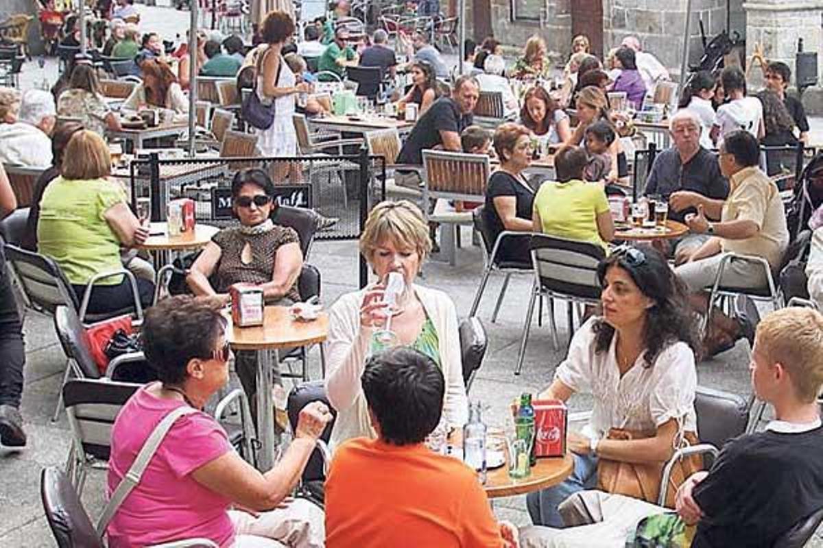 La Praza da Constitución es una de las principales zona de terrazas de la ciudad.