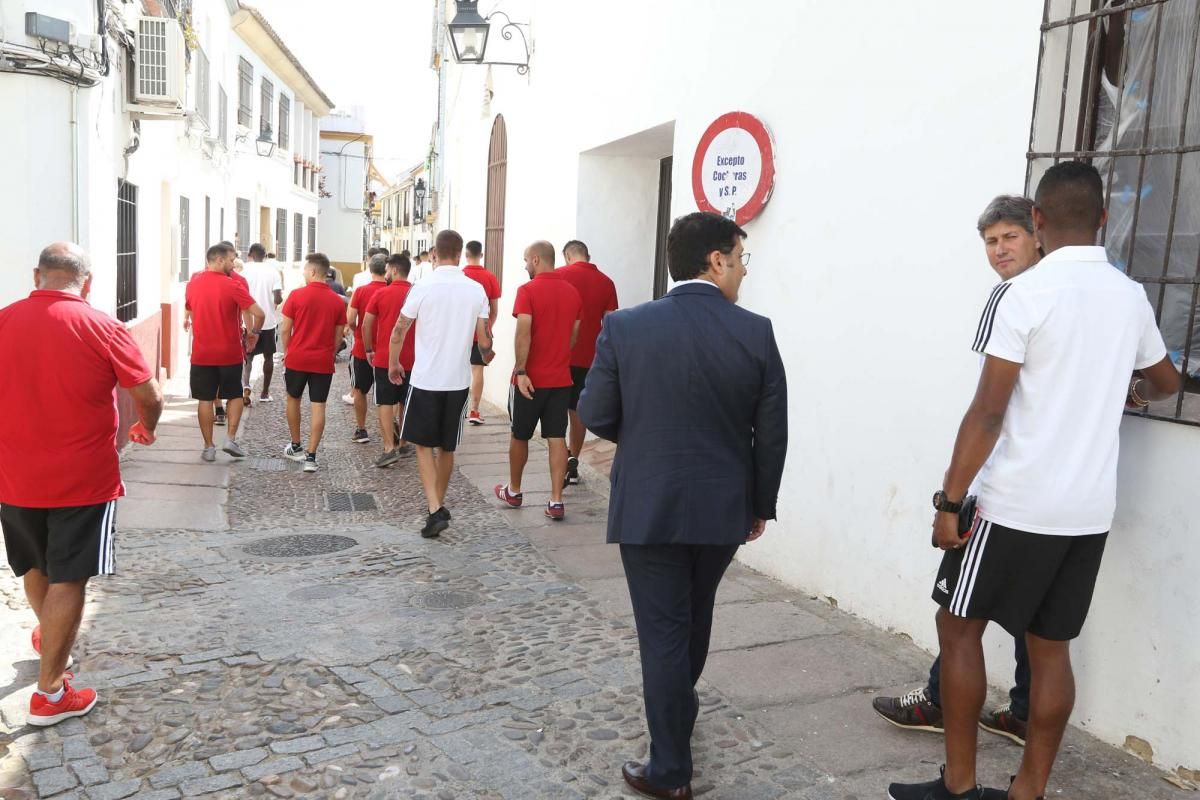 Ofrenda floral del Córdoba CF a San Rafael