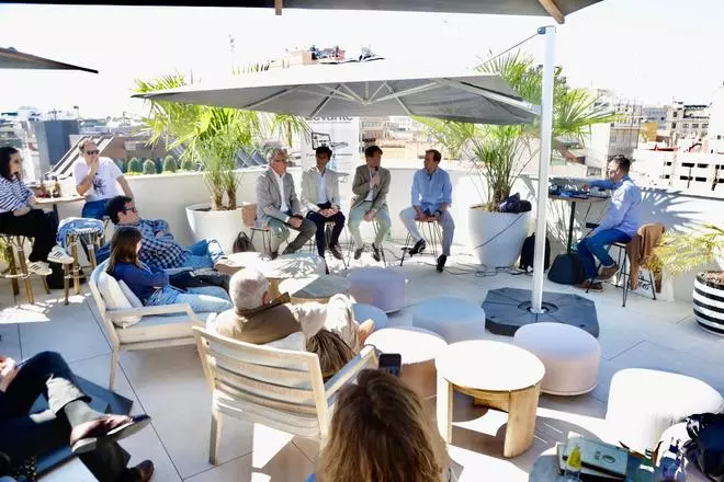 El ganadero Pedro Jovani junto a los toreros Román y Samuel Navalón, encandilan en las tertulias taurinas de Levante-EMV