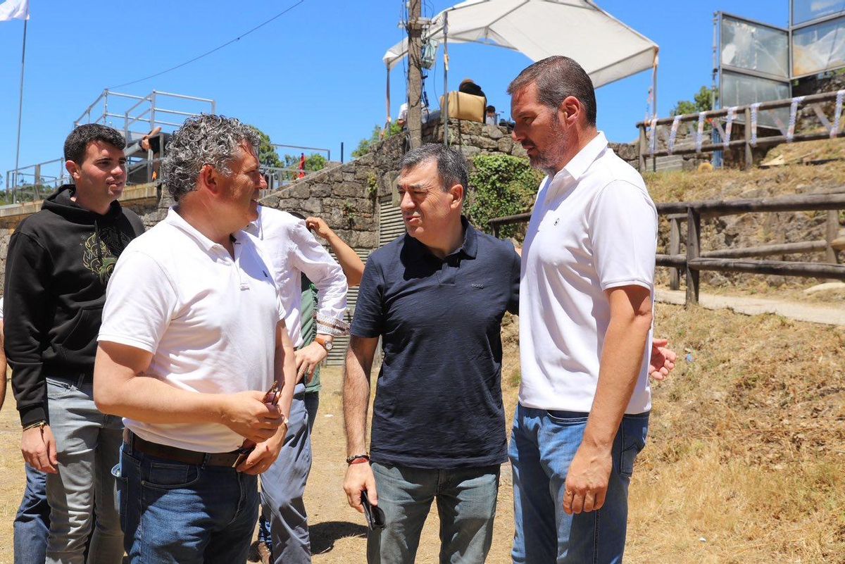 Pola esquerda, Gonzalo Louzao, Ovidio Rodeiro, Román Rodríguez e José López en Sabucedo