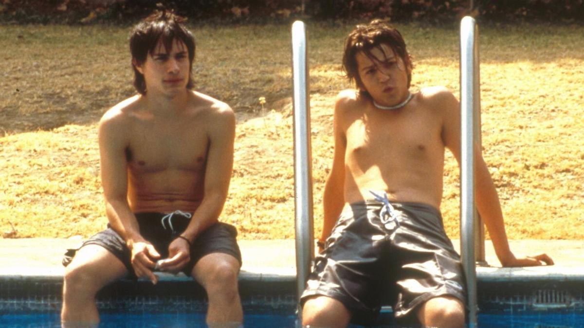 Gael García Bernal y Diego Luna en un fotograma de la película.