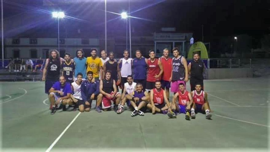 el equipo de zafra gana el torneo de baloncesto