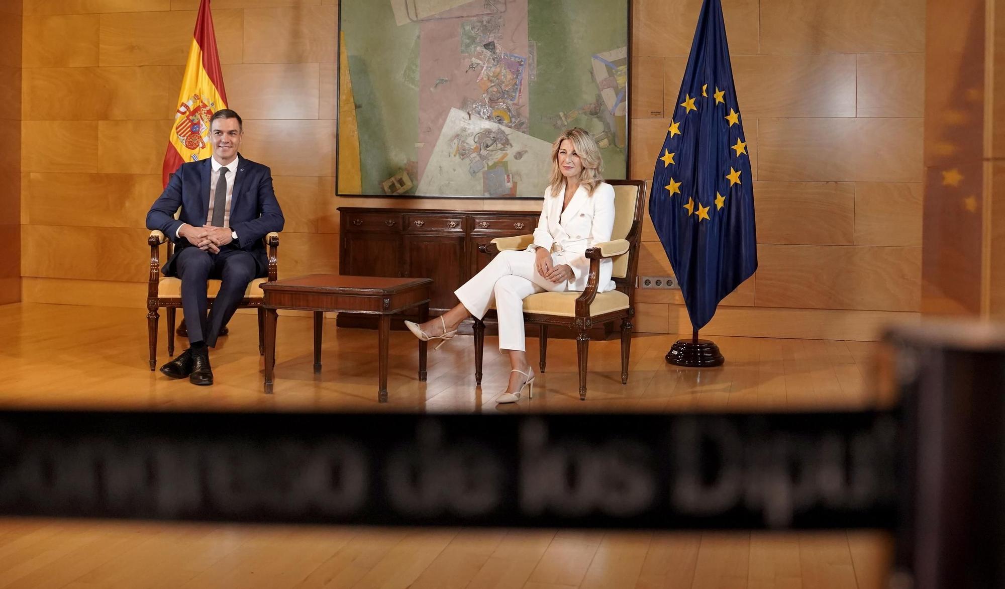 La reunión entre Pedro Sánchez y Yolanda Díaz, en imágenes