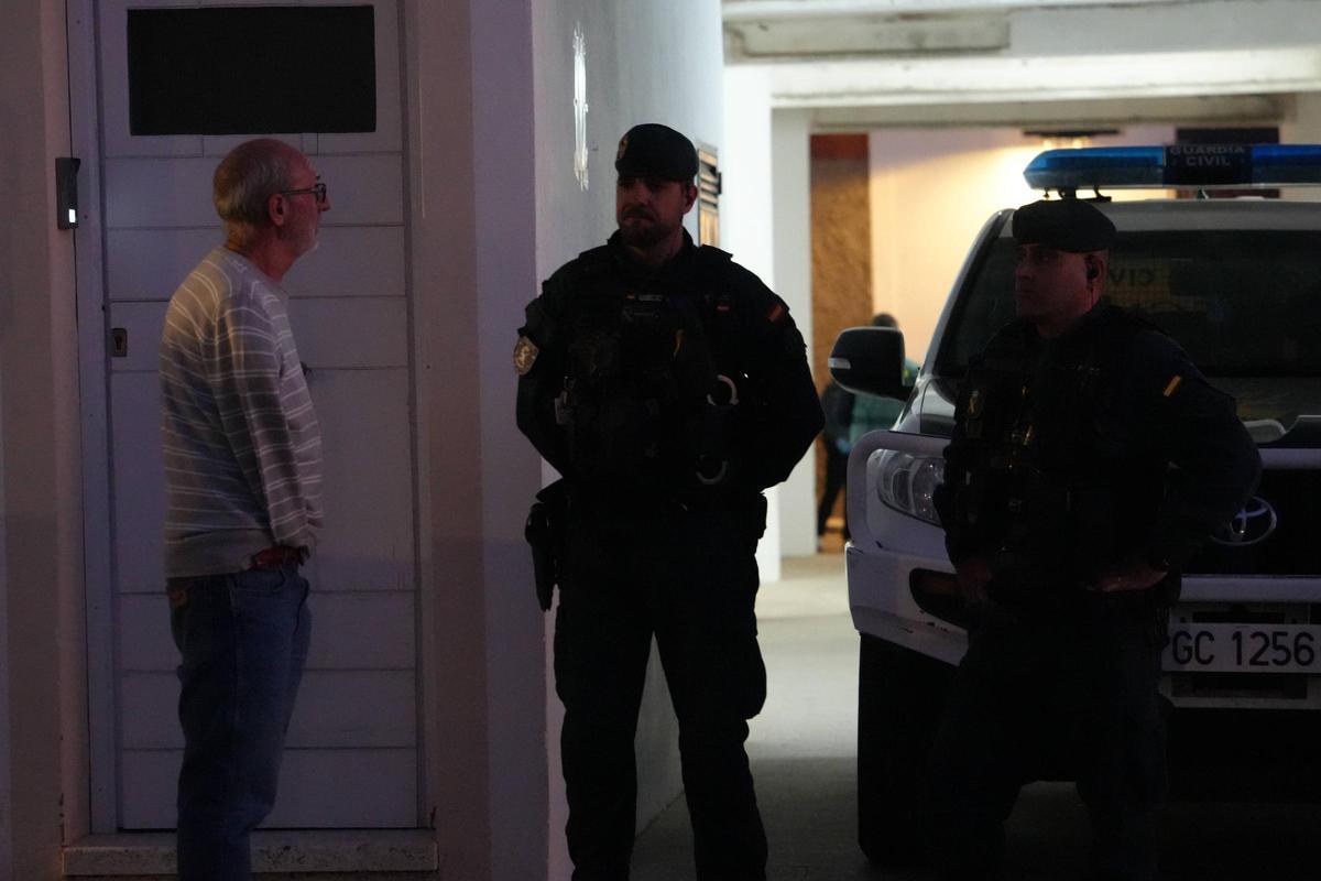 Fotogalería | El despliegue de la UCO en Hornachos, en imágenes