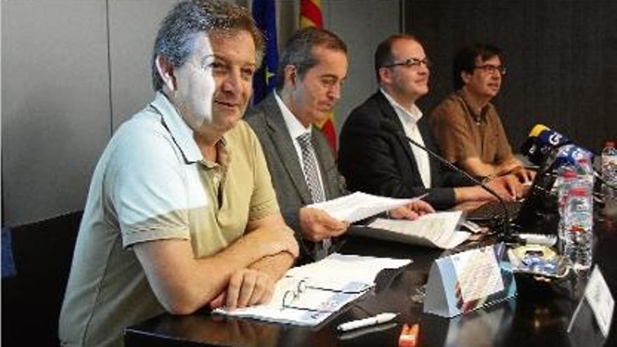 Miquel Bosch, Josep Maria Coll, Ramon Corominas i Eduard Galobardes, durant la presentació de l&#039;estudi.