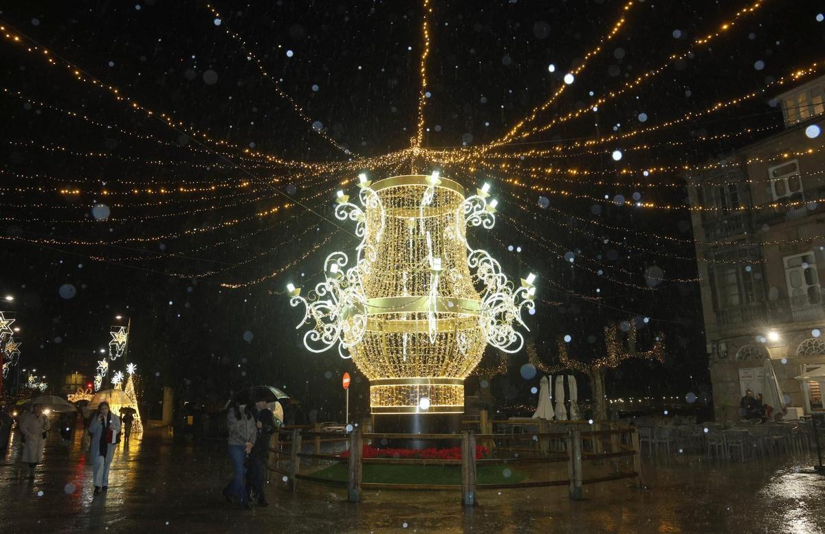 Vigo enciende la Navidad más grande de su historia ante miles de personas
