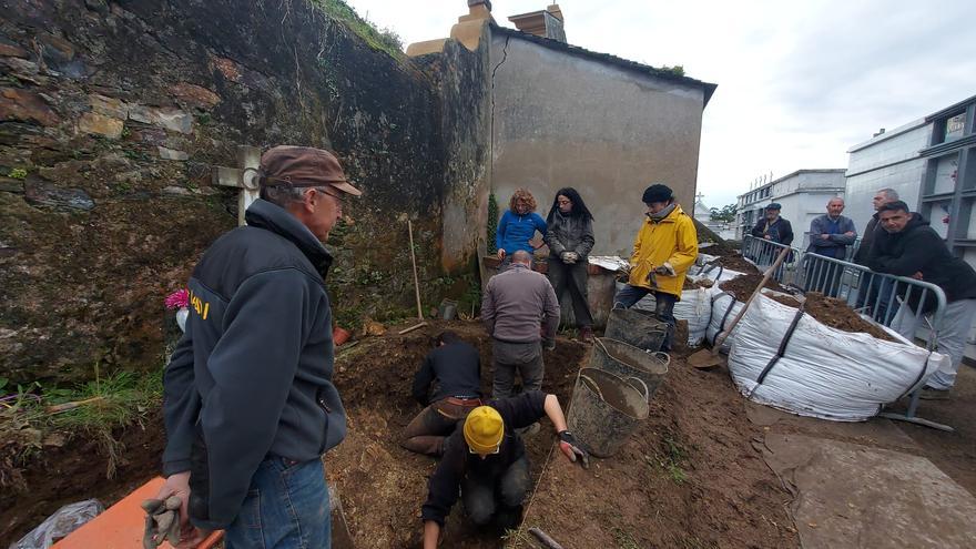 Cautela en la fosa común de La Caridad: los investigadores esperan que haya avances en la tercera jornada