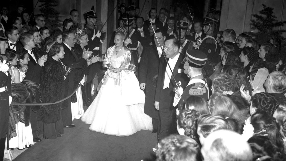 Eva Perón, durante una recepción de su Obra Ayuda Social.
