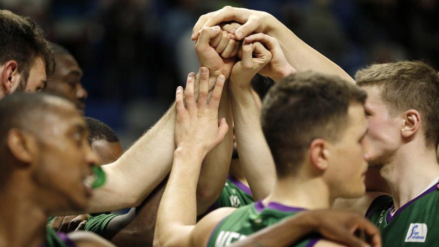 Los jugadores del Unicaja saben que tienen esta noche una cita para la historia ante su afición.