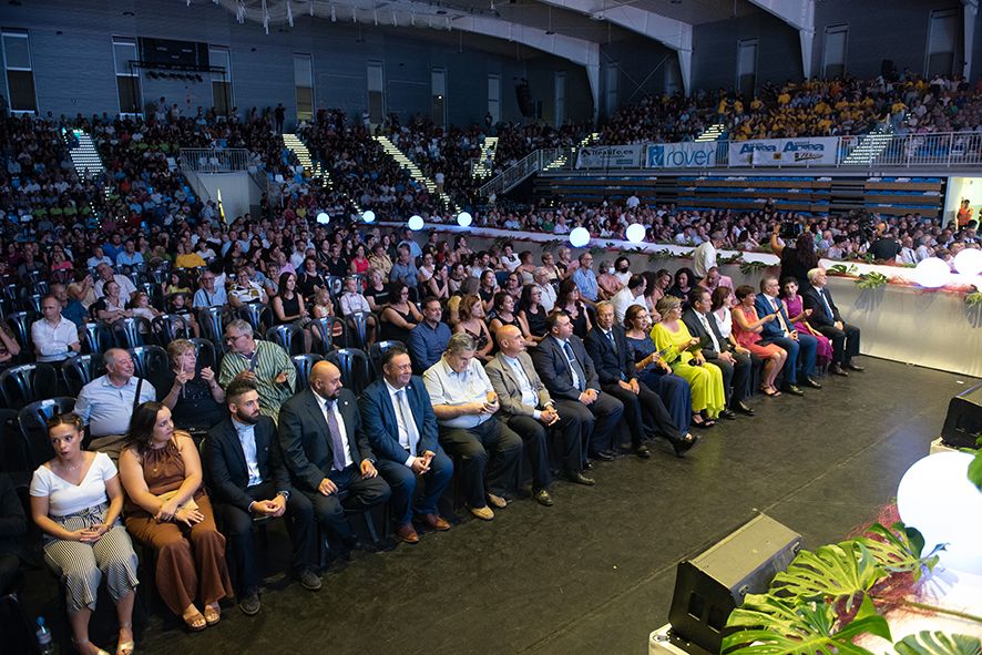 Altea corona a Àngels Ferrer y Andrea Soler como reinas mayor e infantil de sus fiestas patronales