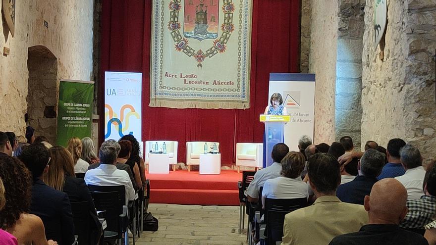 Els Cursos d’Estiu Rafael Altamira de la UA celebren la inauguració al Castell de Santa Bàrbara