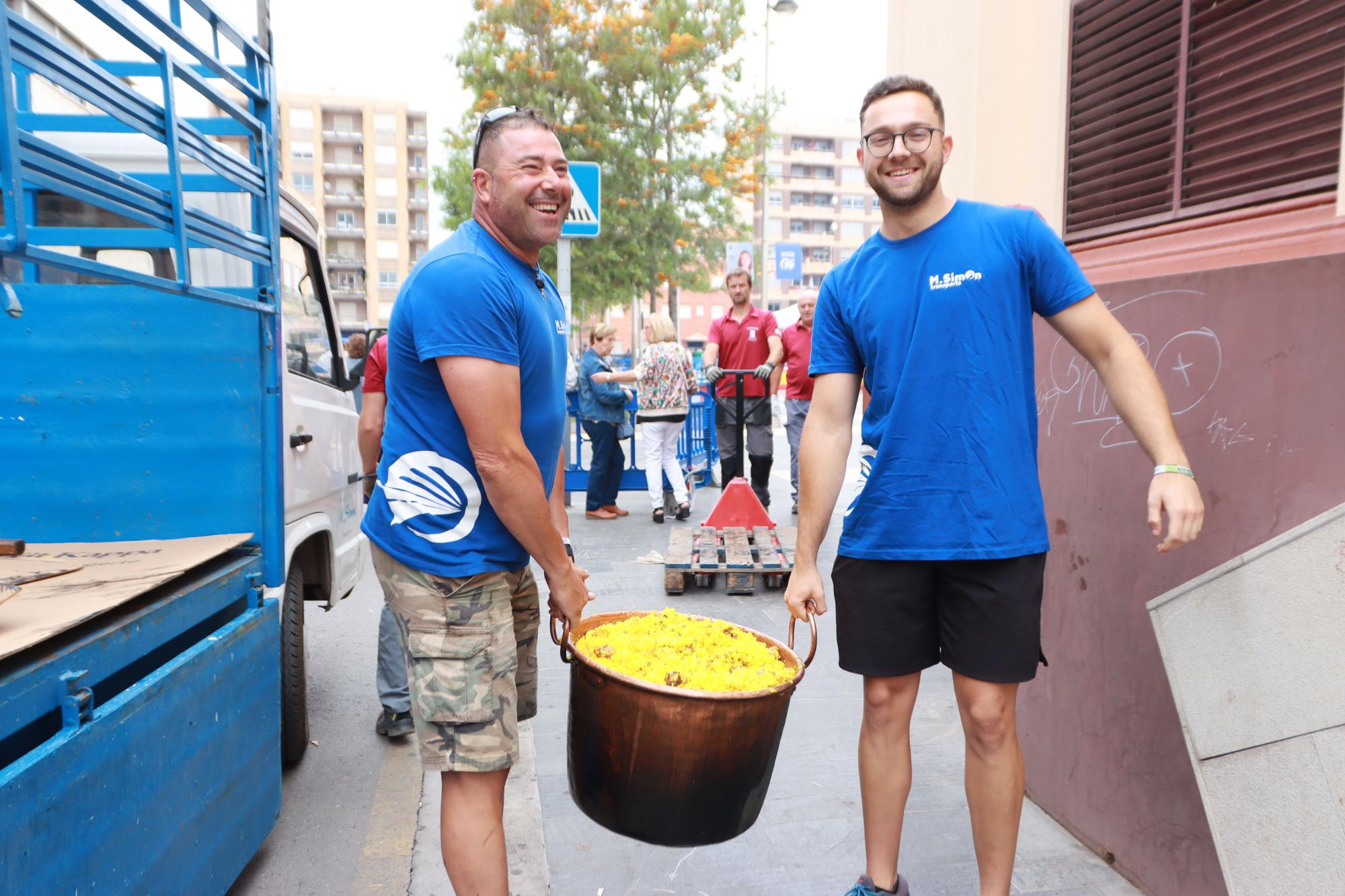 Las fotos del reparto de 7.000 raciones de arroz en Almassora