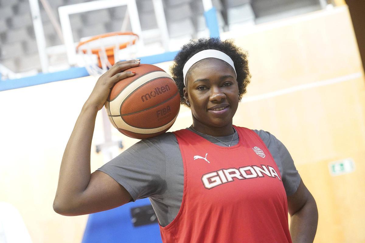 Mariam Coulibaly aquesta tarda a la pista lateral de Fontajau