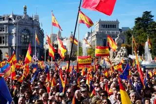 Los congregados frente a la Moncloa se retiran tras más de dos horas de protestas