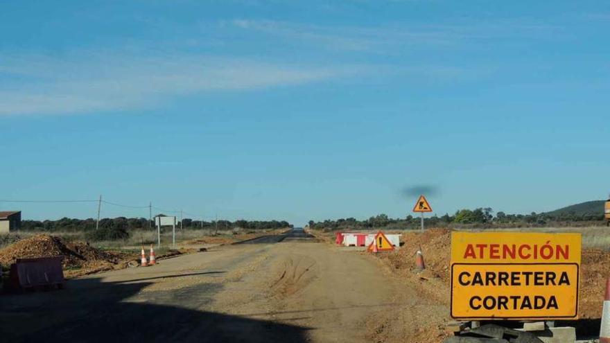 Tramo de carretera hacia Brime de Sog en obras.