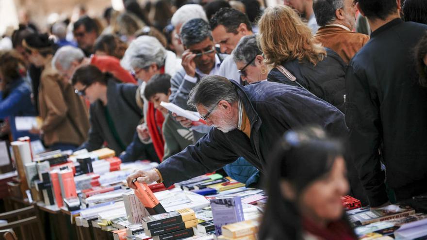 Imagen de la plaza Mayor de Palma en la pasada ediciÃ³n del DÃ­a del Libro.