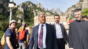 Laporta, sonriente en su visita a Montserrat