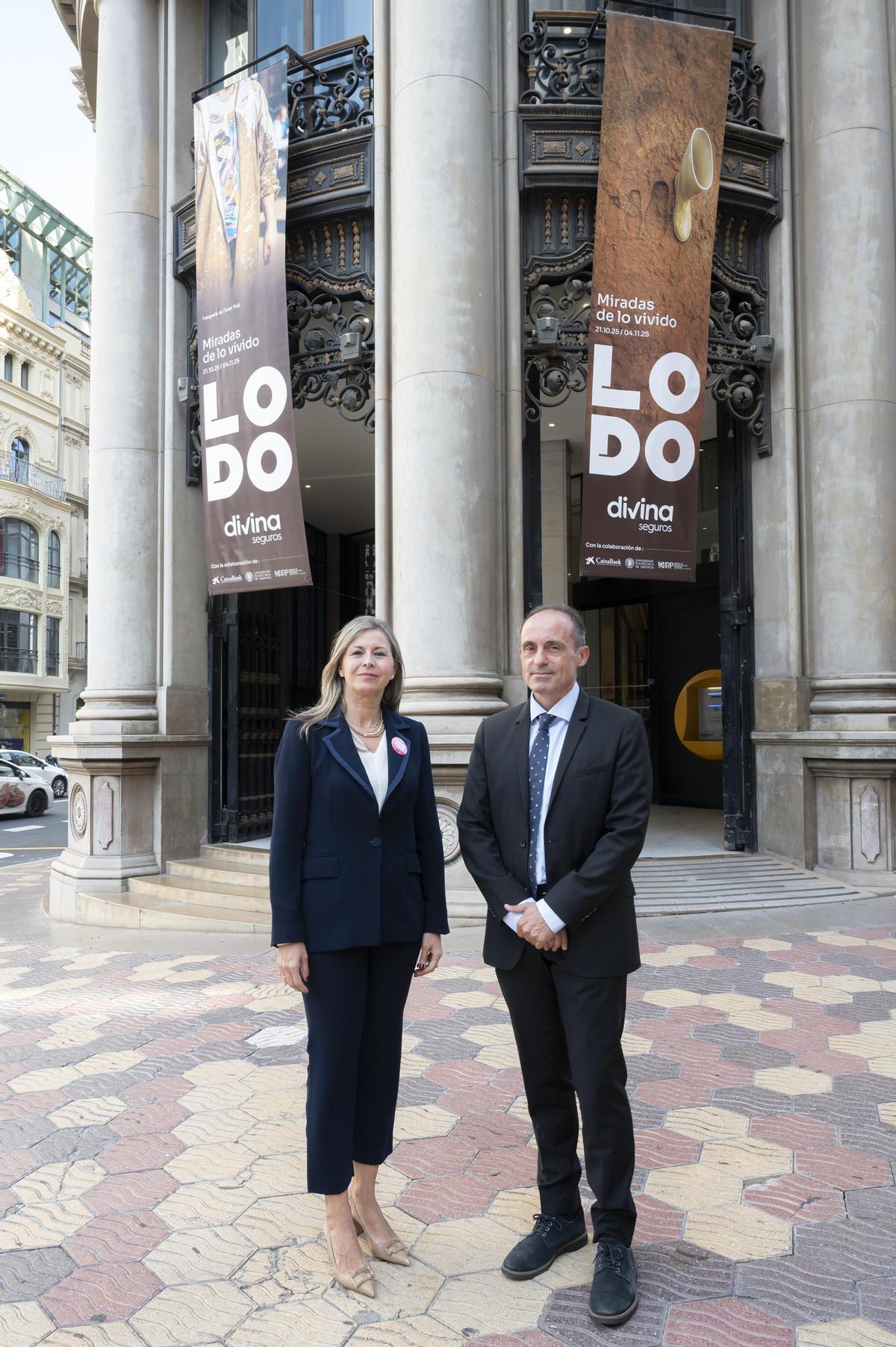 Olga García, directora territorial de CaixaBank en la C. Valenciana y Región de Murcia, y Armando Nieto, presidente de Divina Seguros.