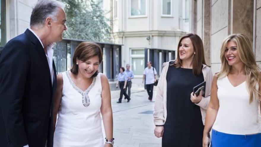 González Pons, Isabel Bonig, Maria José Catalá y Eva Ortiz en las Corts.