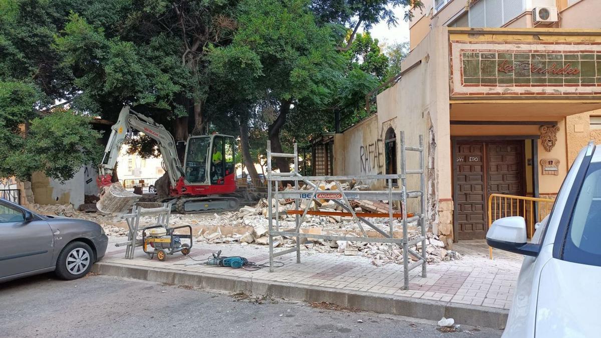 Los trabajos de demolición de Urbanismo, el pasado lunes.