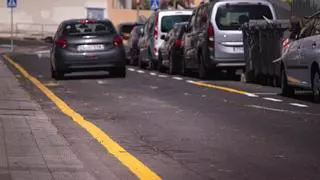 La odisea de aparcar un coche en Santa Cruz: casi dos horas y a dos kilómetros de casa