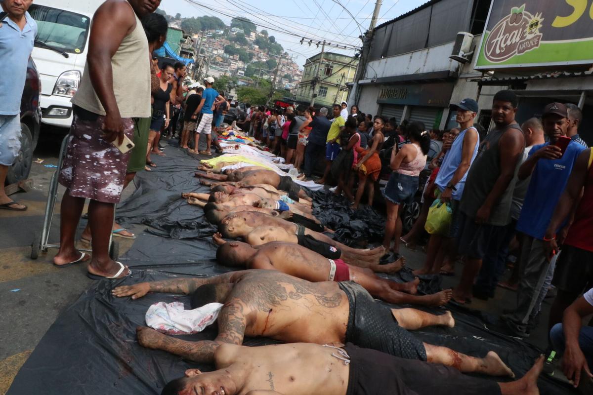 October 29, 2025, Rio De Janeiro, Rio De Janeiro, Brasil: Rio de Janeiro (RJ), 10/29/2025 - Containment Operation/Rio/CV/Alemao/Penha/RJ - Residents bring dozens of bodies to Penha Square after the deadliest operation in Rio de Janeiro, this Wednesday, October 29, 2025. The bodies were located in the woods between the Alemao and Penha complexes, in the northern zone of the city. (Foto: JosÃƒÂ Lucena/Thenews2/Zumapress),Image: 1048982648, License: Rights-managed, Restrictions: , Model Release: no, Credit line: Jose Lucena / Zuma Press / ContactoPhoto Editorial licence valid only for Spain and 3 MONTHS from the date of the image, then delete it from your archive. For non-editorial and non-licensed use, please contact EUROPA PRESS. 29/10/2025 ONLY FOR USE IN SPAIN. Jose Lucena / Zuma Press / ContactoPhoto;Press;jose_lucena_thenews2_502620.jpg;20251029_znp_n293_041.jpg;Residents Bring Dozens Of Bodies To Penha Square After Rio De JaneiroS Deadliest Operation;
