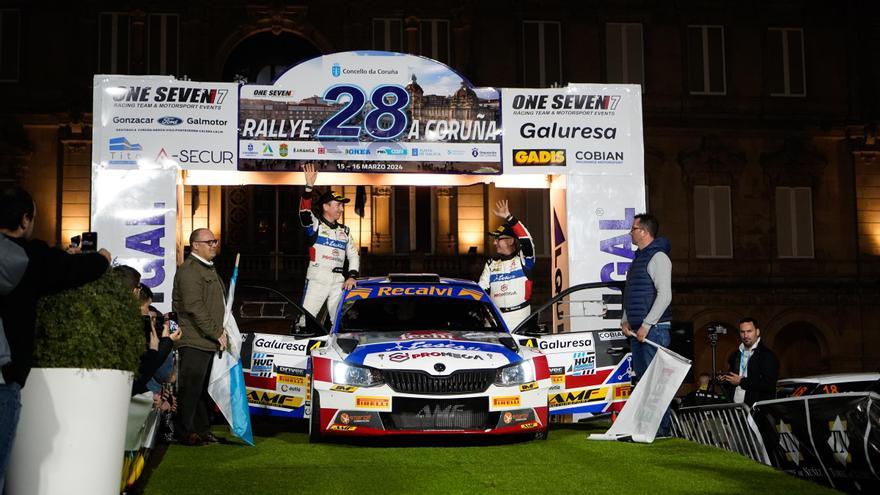 María Pita da la salida al Rally de A Coruña