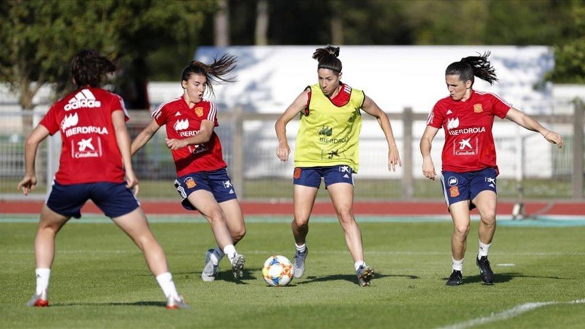 La selección española trabaja duro en Francia antes del Mundial