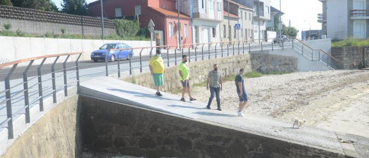 Consideran que la balaustrada del paseo dificulta el acceso de la maquinaria a la playa.  |