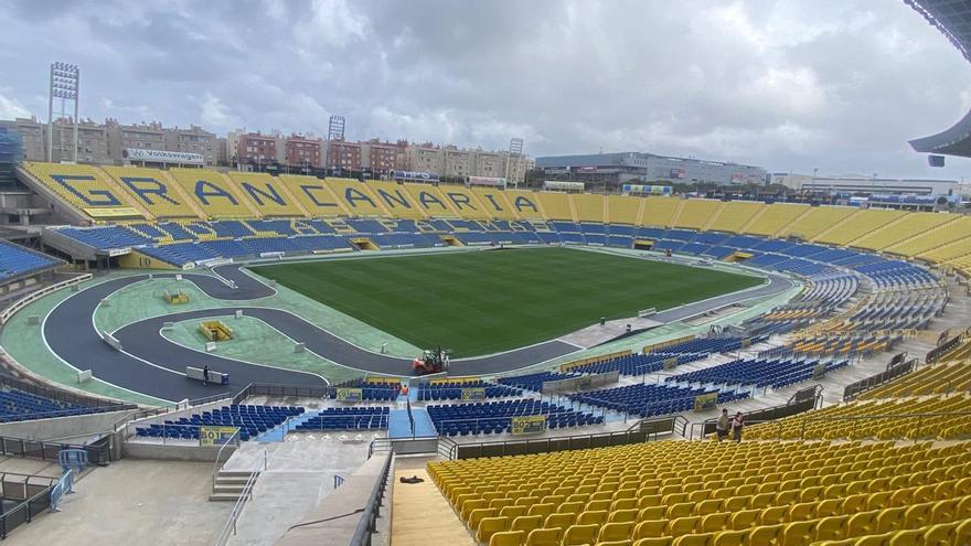 La Plaza de Santa Ana abraza a la élite del Mundial que compite en el Rally Islas Canarias
