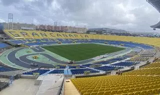 La Plaza de Santa Ana abraza a la élite del Mundial que compite en el Rally Islas Canarias