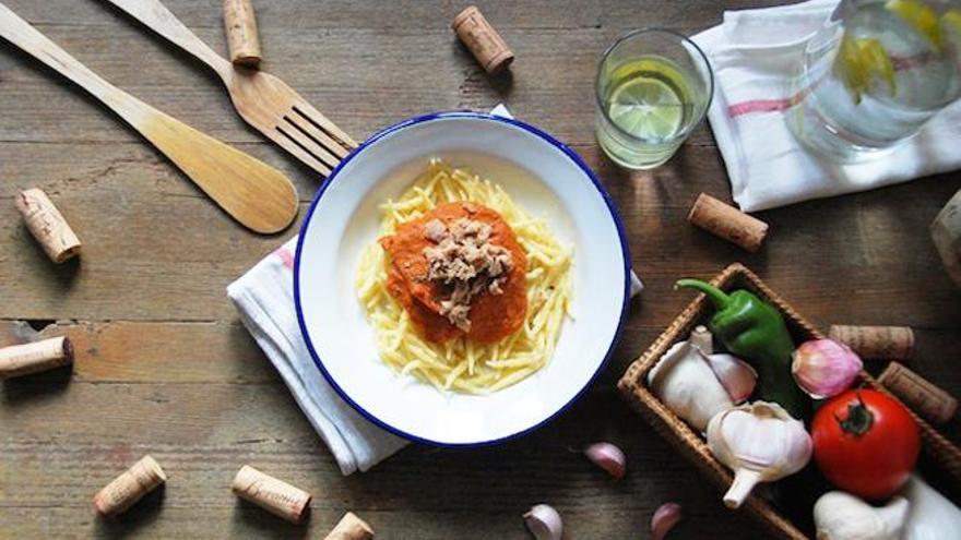 Trofie con salsa de verduras y atún.