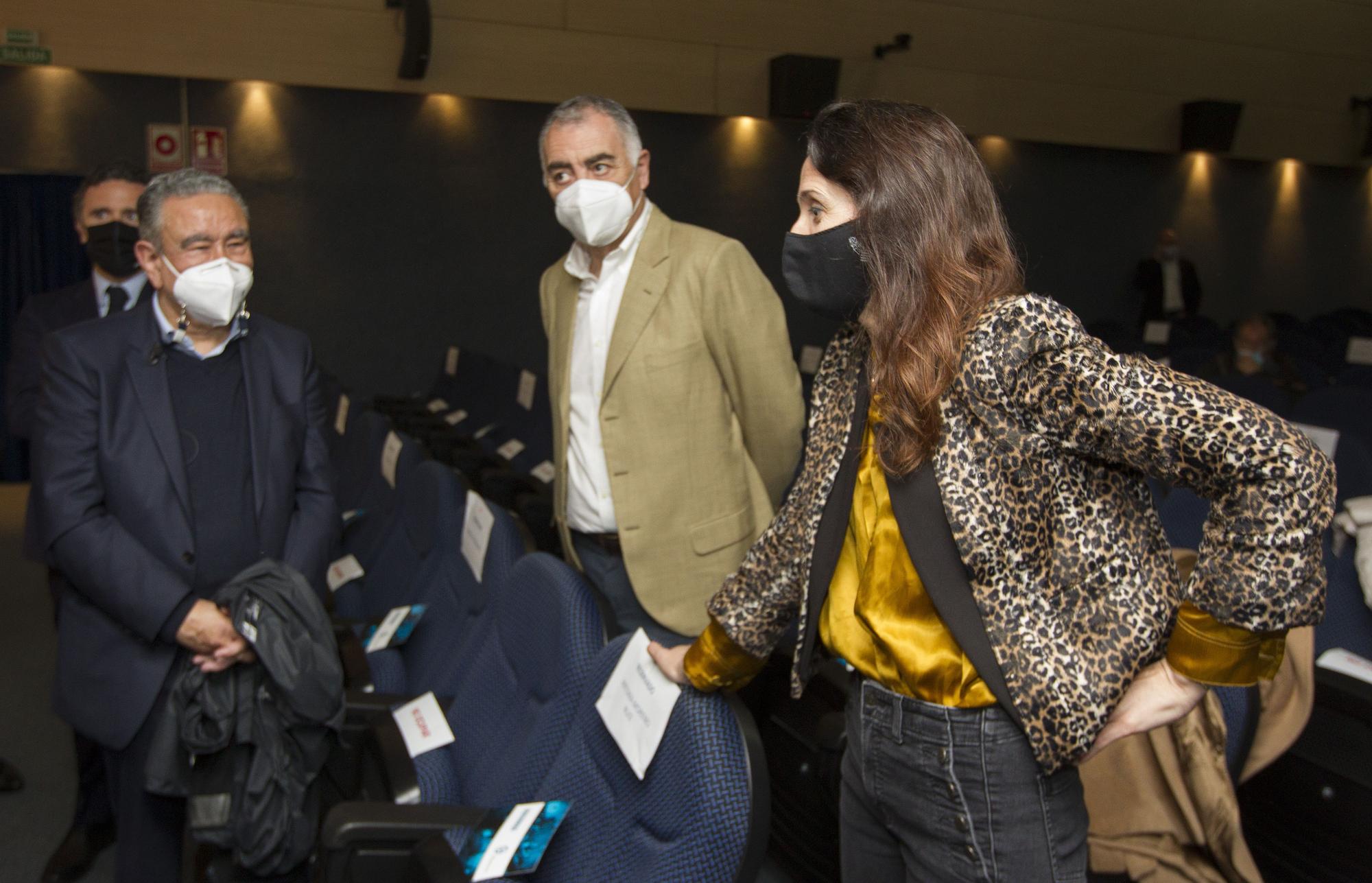 Cristina Garmendia: "Si la Agencia Europea del Medicamento decide seguir con la vacunación, sigamos sin miedo"