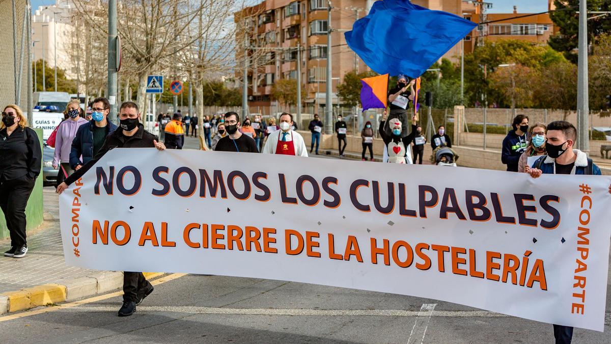 Los hosteleros de La Vila se unen en una protesta contra las nuevas restricciones