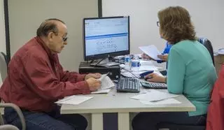 El SEPE advierte: superar los 915,75 euros en ingresos mensuales puede suspender el cobro de subsidios