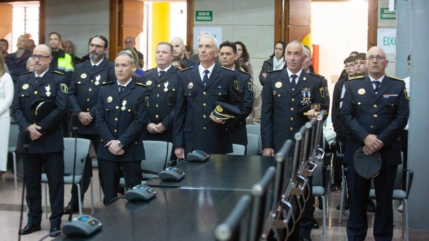 El Ayuntamiento de Bétera condecora a seis de sus policías locales