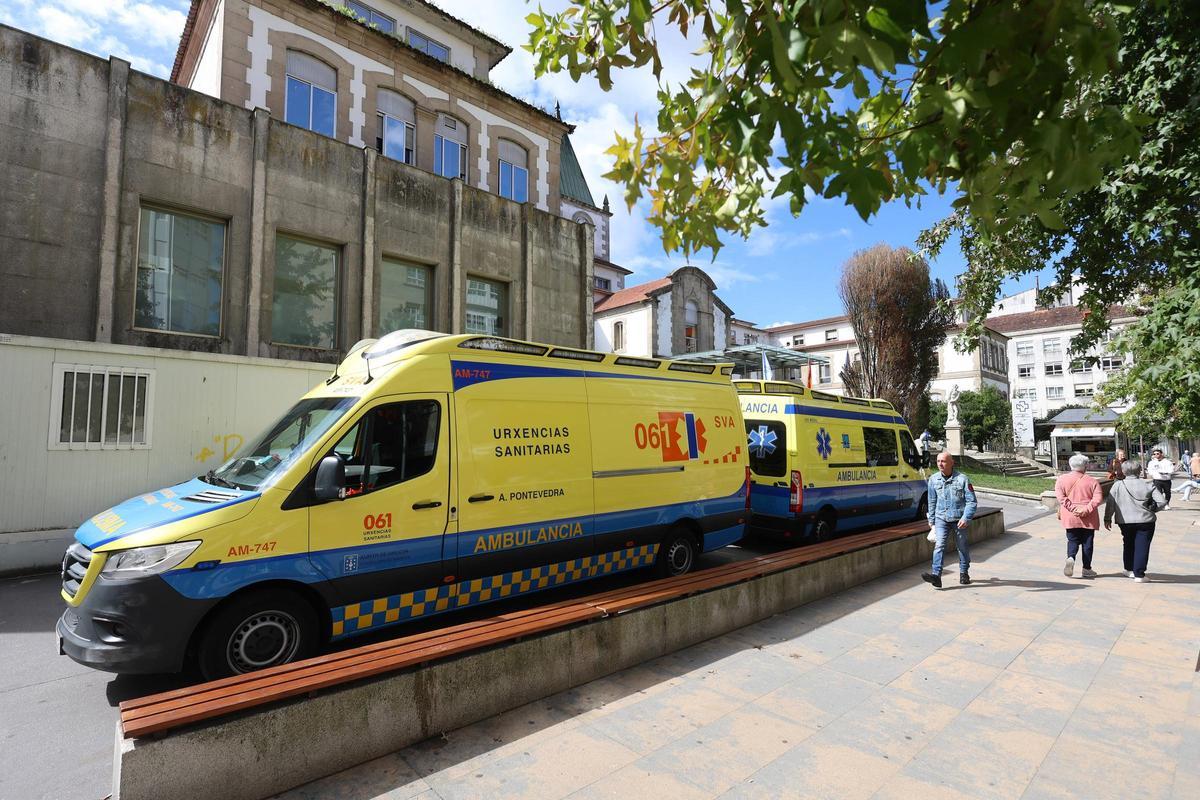 Imagen de archivo de una ambulancia en la entrada de Urgencias del Hospital Provincial.