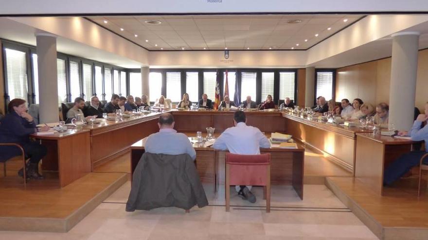 La corporación municipal de Calvià, reunida en el salón de plenos.